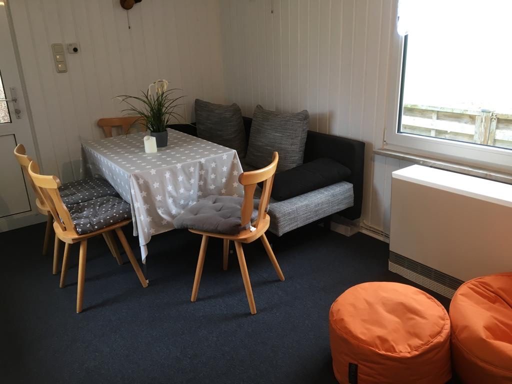 Sitzecke im Anbau mit Schlafsofa