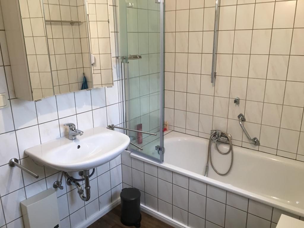 2. Badezimmer in Anbau mit Badewanne