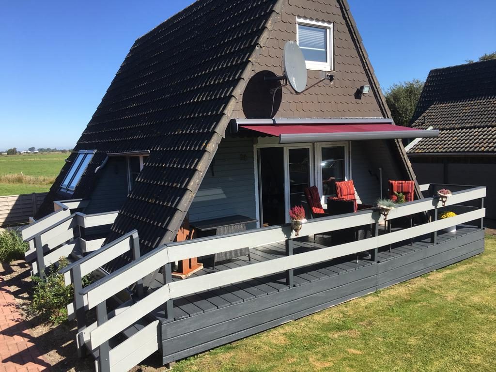 Vordere Terrasse mit Markise